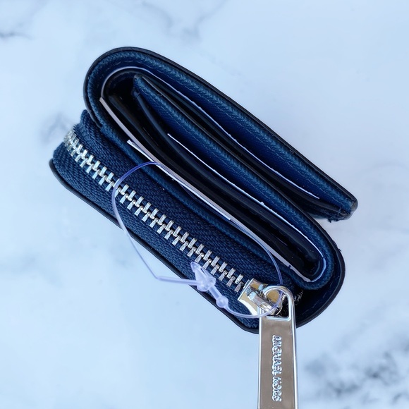 Michael kors trifold wallet coin pocket ‼️SALE‼️ - Picture 6 of 8